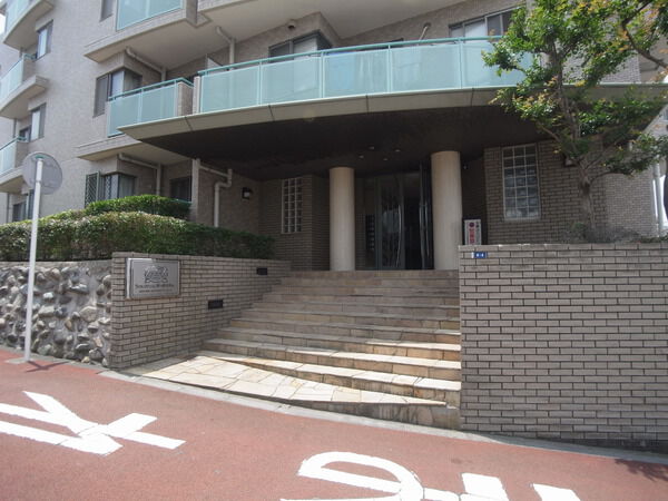 【ライオンズマンション茅ヶ崎海岸第2】エントランス