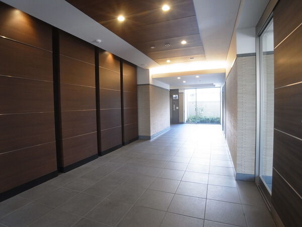 【サーパス湘南茅ヶ崎】エントランス内