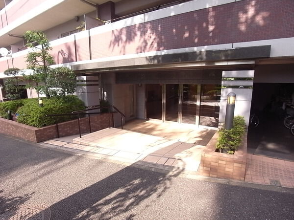 【アルコバレーノ東戸塚】エントランス
