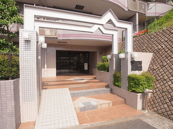 【コムーネ東戸塚】エントランス 【コムーネ東戸塚】エントランス