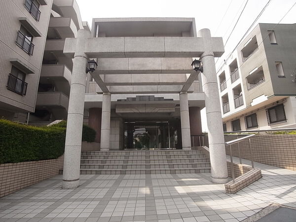 【ロイヤルシャトー東戸塚】エントランス 【ロイヤルシャトー東戸塚】エントランス