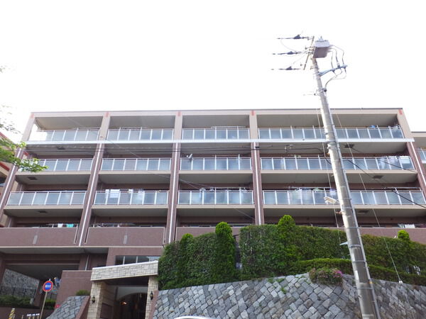 【ライオンズグローベル逗子の丘】マンション外観