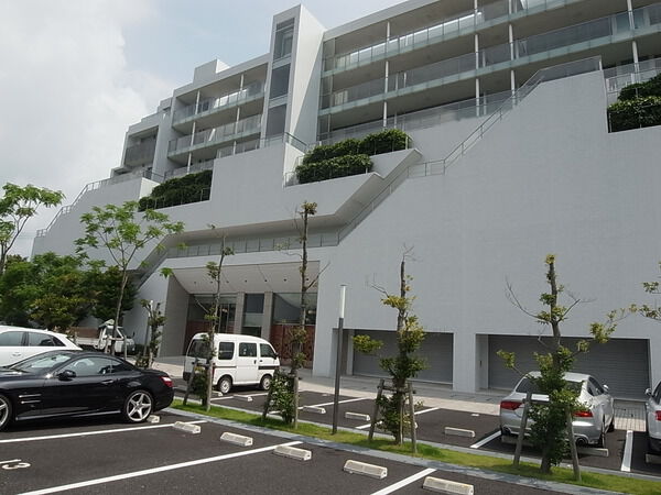 【シーサイドコート逗子望洋邸】敷地内駐車場