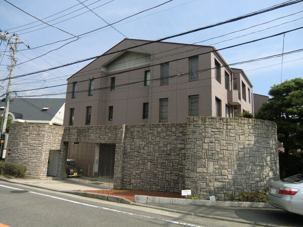 ルネ葉山 2枚目 ルネ葉山