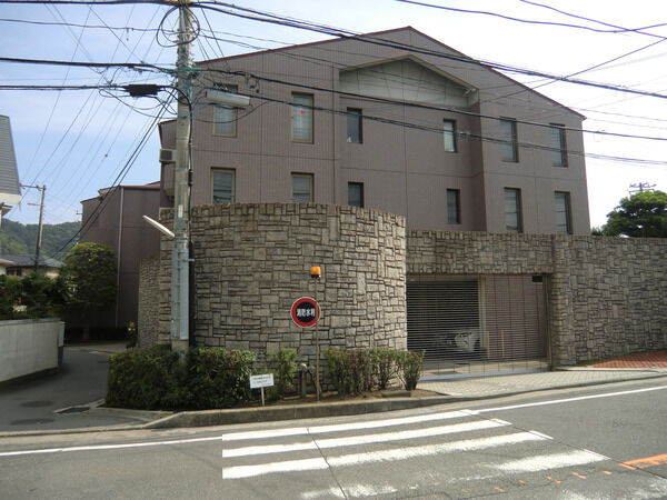 ルネ葉山 3枚目 ルネ葉山