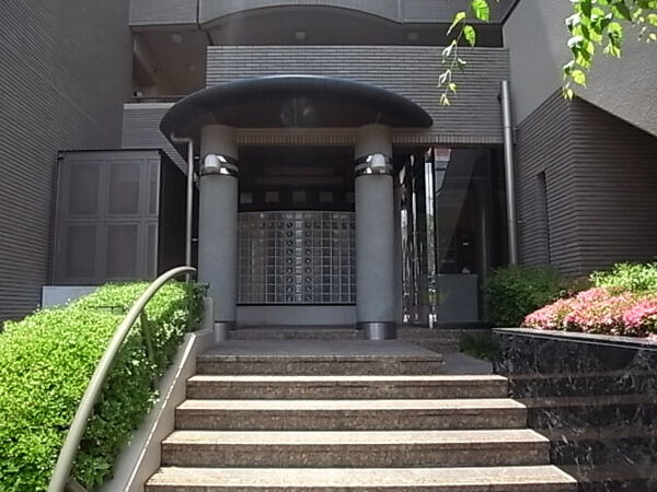 【パラツィーナセシリア逆瀬川】エントランス