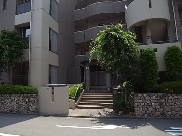 【パラツィーナセシリア逆瀬川】正面