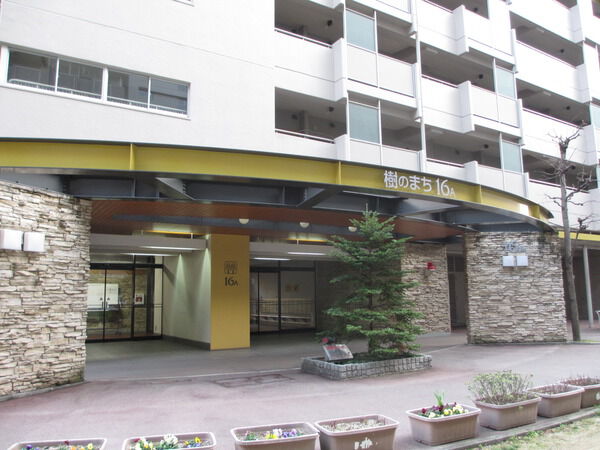 【武庫川樹のまち第一】エントランス前 【武庫川樹のまち第一】エントランス前