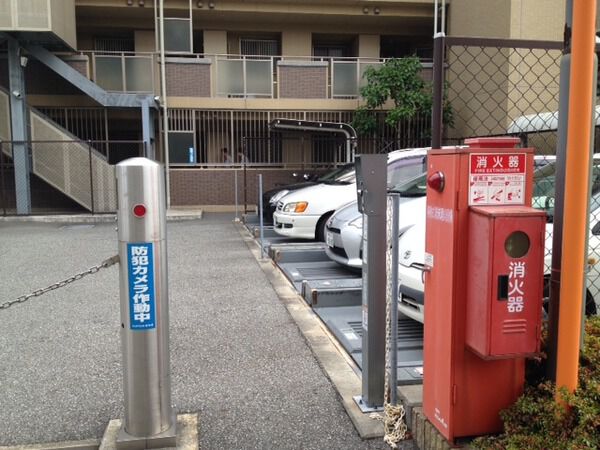 【ヴィークコート西宮北口】駐車場ゲート 【ヴィークコート西宮北口】駐車場ゲート