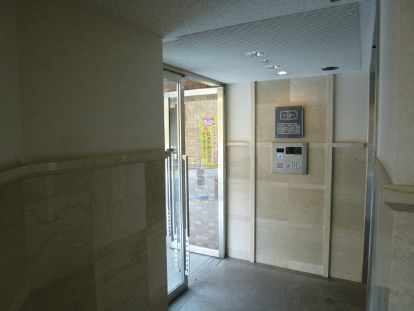 【メゾン甲子園口天道町】エントランス