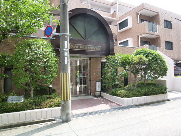 【グランドムール甲子園口】エントランス外観 【グランドムール甲子園口】エントランス外観