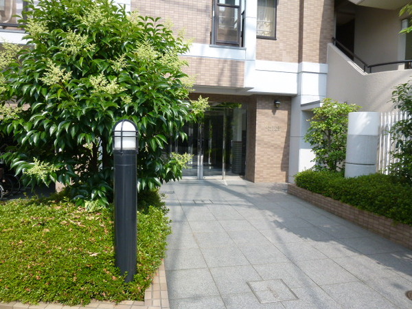 【仁川くすの木通りアーバンライフ】エントランスアプローチ 【仁川くすの木通りアーバンライフ】エントランスアプローチ