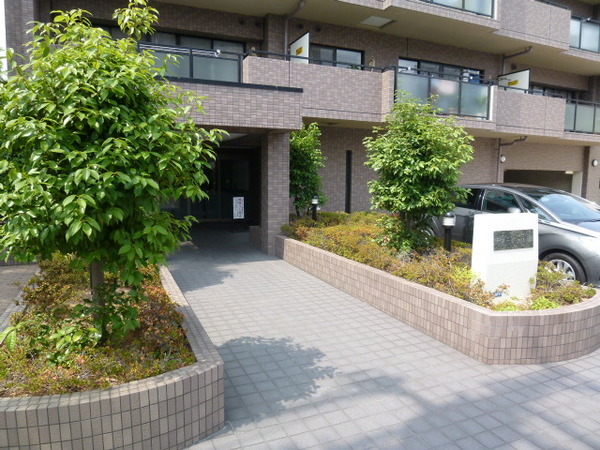 【モナージュ仁川】エントランスアプローチ