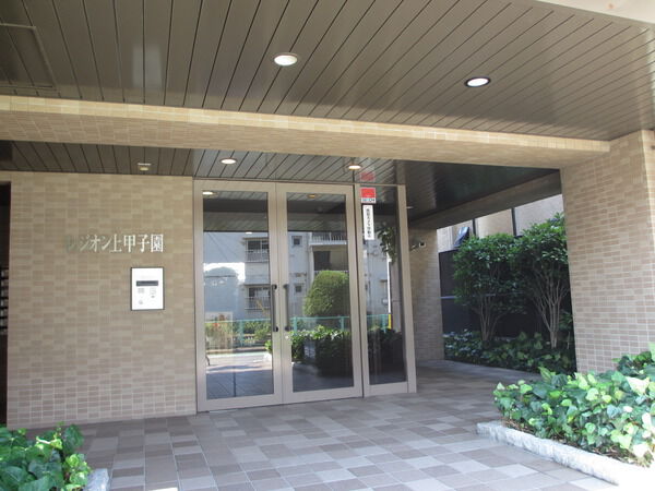 【レジオン上甲子園】エントランス前