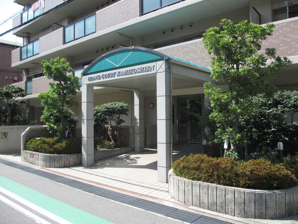 【グランコート上甲子園】エントランス前 【グランコート上甲子園】エントランス前
