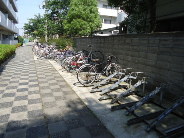 【フレーシェル鳴尾】敷地内駐輪場