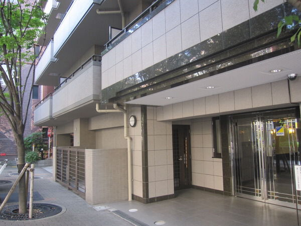 【藤和シティホームズ西宮並木通り】エントランス前
