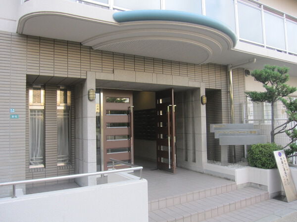 【西宮東町アーバンコンフォート2番館】エントランス前