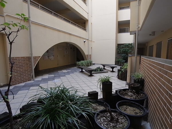 【パレ立花アンソレイユ】共用部