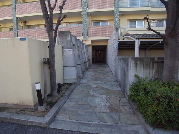 【パレ立花アンソレイユ】エントランス