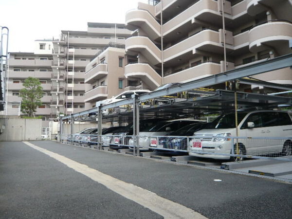 【桃山台アーバンコンフォート】駐車場