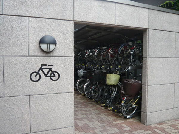 【桃山台アーバンコンフォート】駐輪場