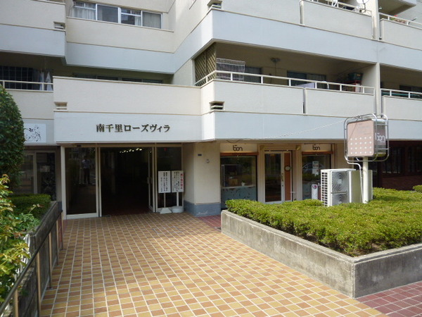 【南千里ローズヴィラ】アプローチ