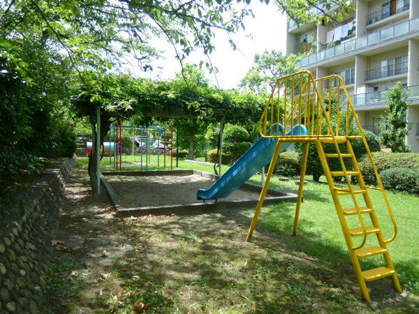 【千里南町メゾネット】敷地内遊園