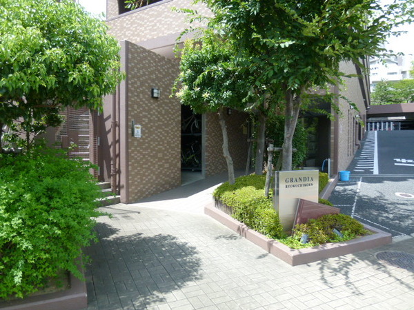 【グランディア緑地公園】アプローチ 【グランディア緑地公園】アプローチ