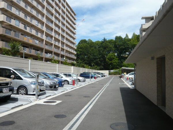 【プラウド北千里】駐車場