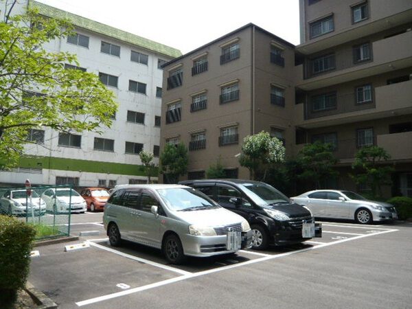 【OTC北橋グランドコーポ】駐車場