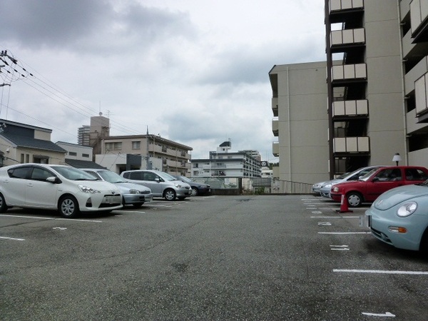 【OTCビューハイツ】駐車場