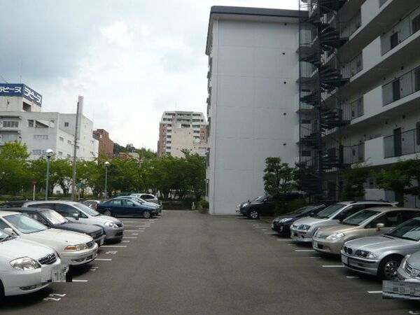 【OTCパークハイツ】駐車場