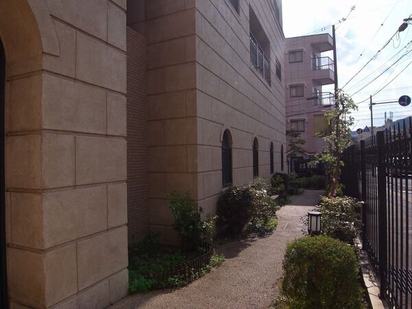 【セイワパレス箕面】アプローチ