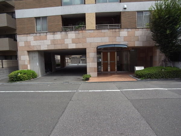 【コムグレイス豊中北桜塚】エントランス