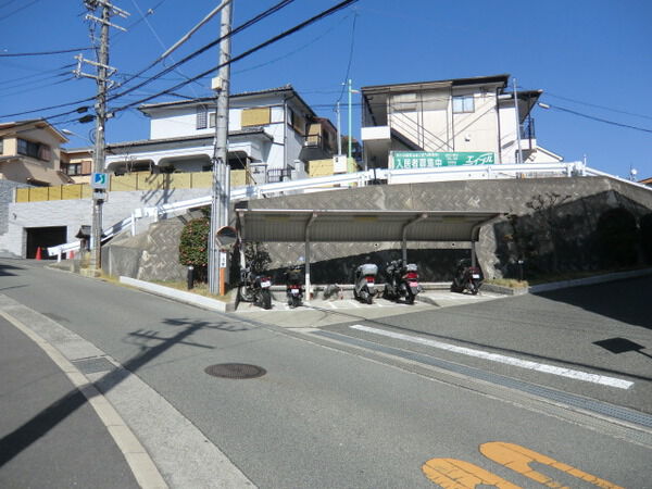 クラウンハイム豊中柴原モノレール駅前