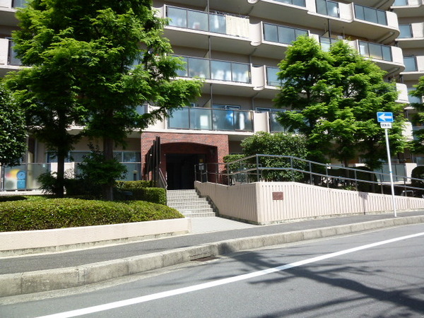 【茨木ガーデンハイツ】エントランス