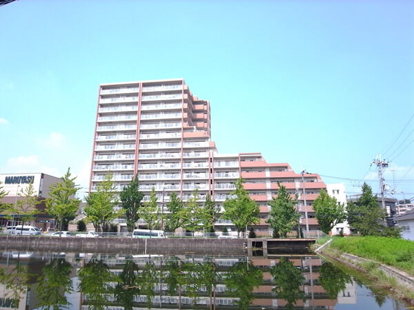 【プレミスト茨木春日丘】建物外観