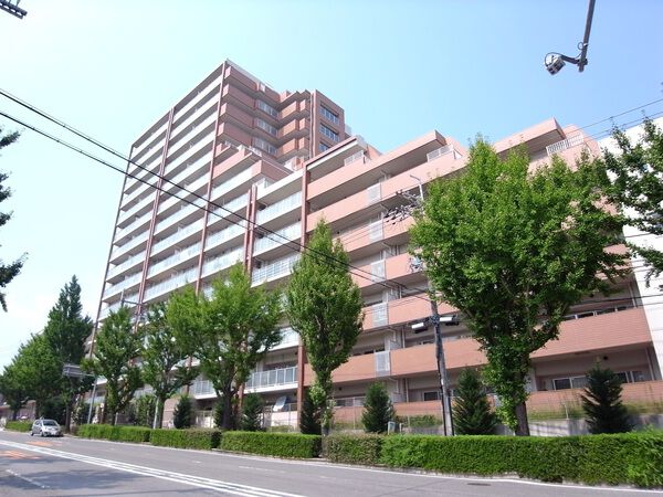 【プレミスト茨木春日丘】建物外観