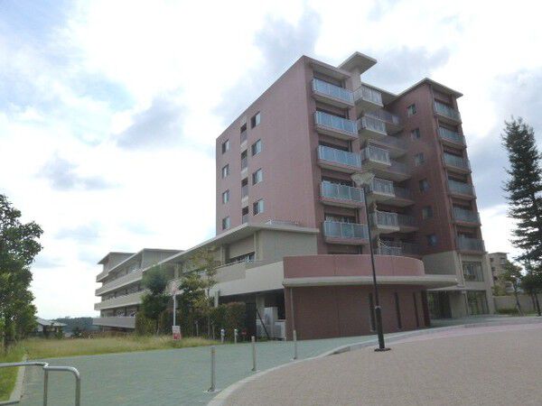【アデイ彩都】建物外観