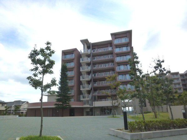 【アデイ彩都】建物外観