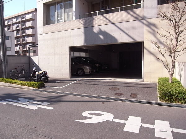 【ユニアルス江坂】駐車場