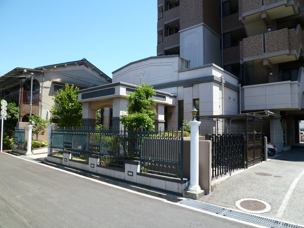 【ライオンズマンション江坂垂水町】エントランス 【ライオンズマンション江坂垂水町】エントランス