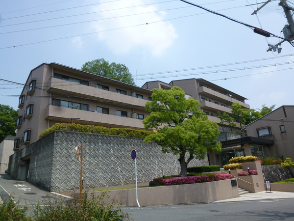 【ライオンズマンションあやめ池南】外観写真 【ライオンズマンションあやめ池南】外観写真