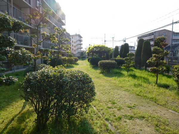 【あやめ池グランドハイツ】敷地内公園
