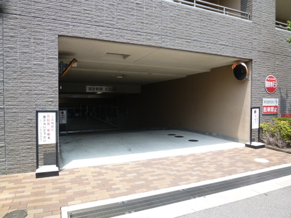 【ラフィーナ新大宮】駐車場入り口