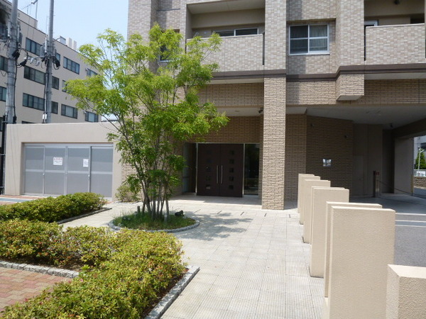 【プレミスト奈良三条レネッツァ】アプローチ 【プレミスト奈良三条レネッツァ】アプローチ