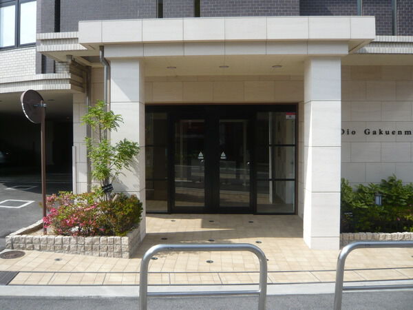 【ディオ学園前】エントランス 【ディオ学園前】エントランス