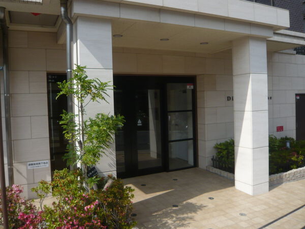 【ディオ学園前】エントランス 【ディオ学園前】エントランス