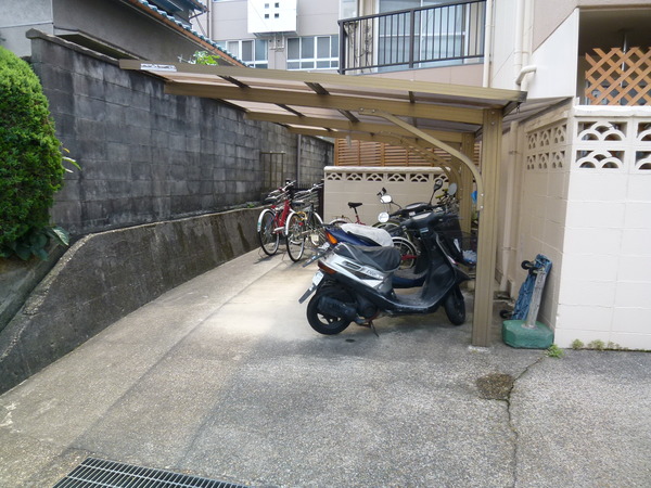 【ニューハイツ富雄】駐輪場 【ニューハイツ富雄】駐輪場